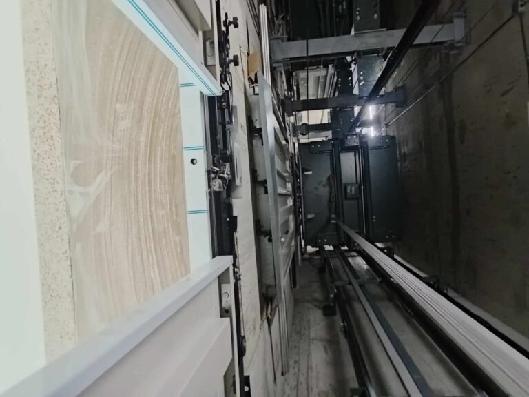 INSIDE SHAFT ELEVATOR (LOWER YOLK)