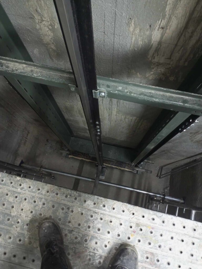 INSTALLED BRACKET AND MAIN RAILS