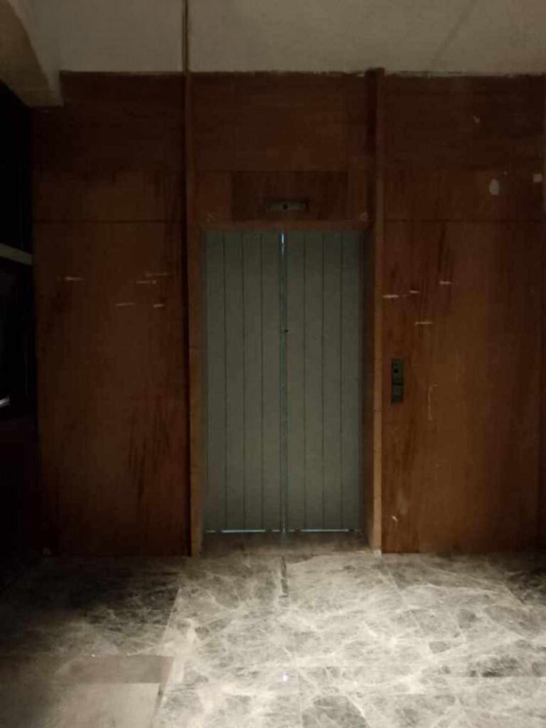 LANDING DOOR PE 9 5TH FLOOR