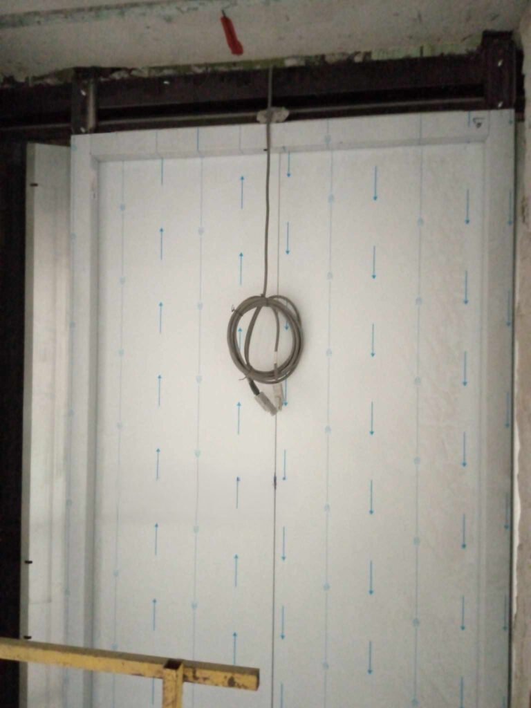 Landing door 11th floor