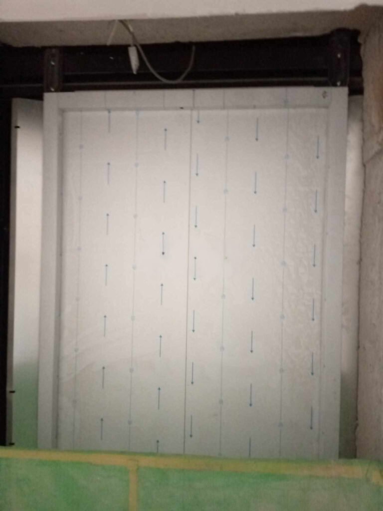 Landing door 9th floor