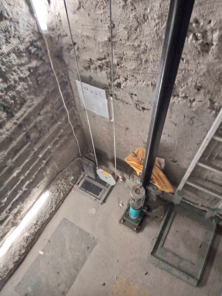 PIT ELEVATOR