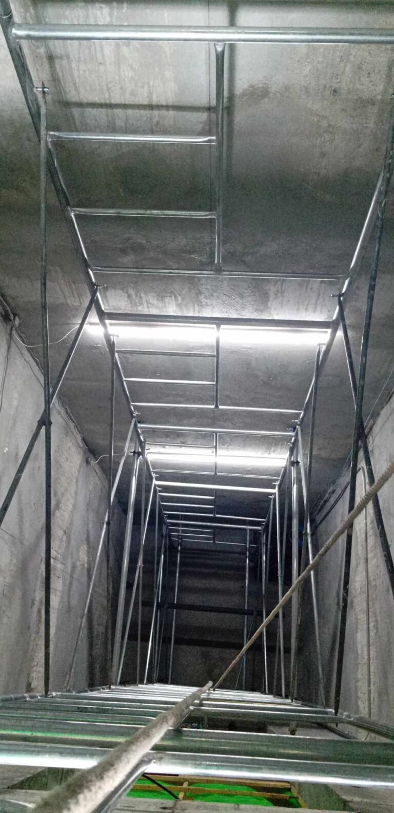 SET UP SCAFFOLDING AT SHAFT